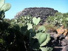 Il Sese Grande, un'antica tomba a tumulo in pietra a Pantelleria.