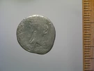 Esempio di denario romano del 32 a.C. con il ritratto di Marco Antonio (non l'esemplare della collezione di Newcastle).