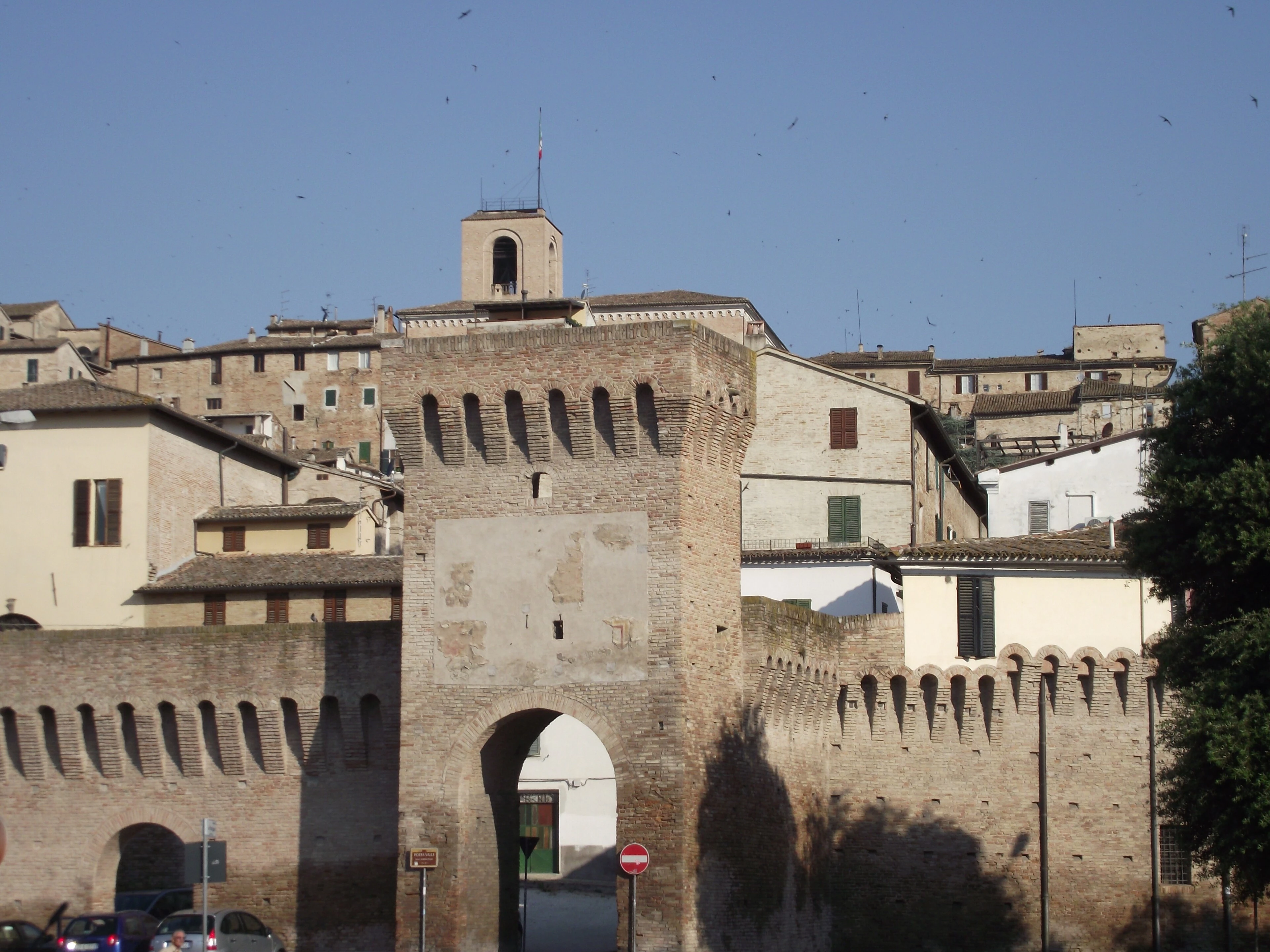 Porta Valle, una delle porte delle mura di Jesi, nei pressi dell'area degli scavi archeologici.