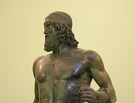 La Statua A dei Bronzi di Riace, esposta al Museo Archeologico Nazionale di Reggio Calabria.