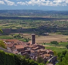 Veduta di Cortona e della valle circostante, in Toscana.