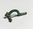 Esempio di fibula romana in bronzo a balestra (non i reperti di Beck Row, in Inghilterra).