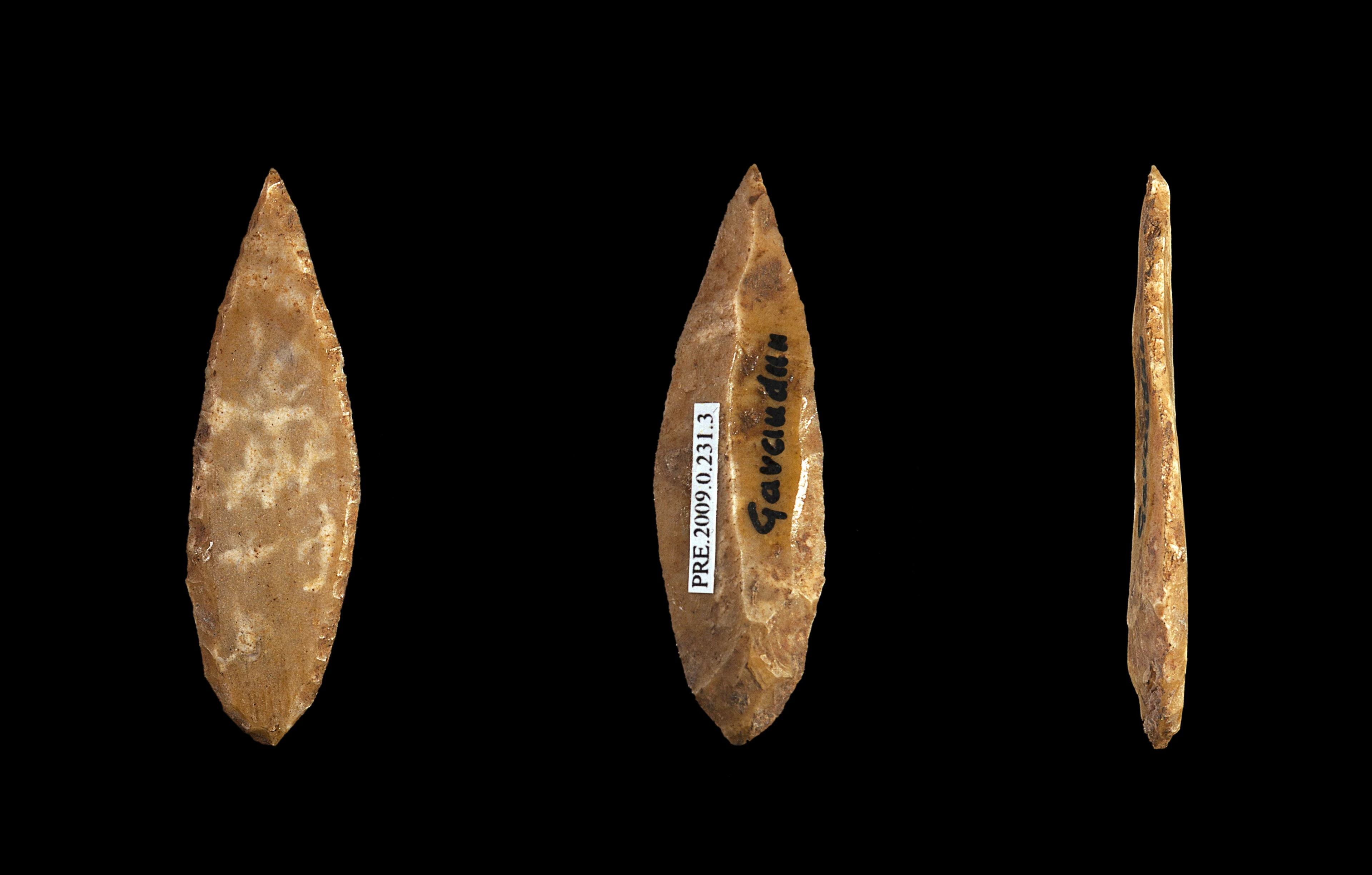 Esempio di punta di freccia in selce di epoca paleolitica (non i reperti del Parco dell'Orecchiella).