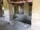 Esempio di fullonica romana con vasche in muratura, a Ostia Antica (non lo scavo di Casal Bertone).