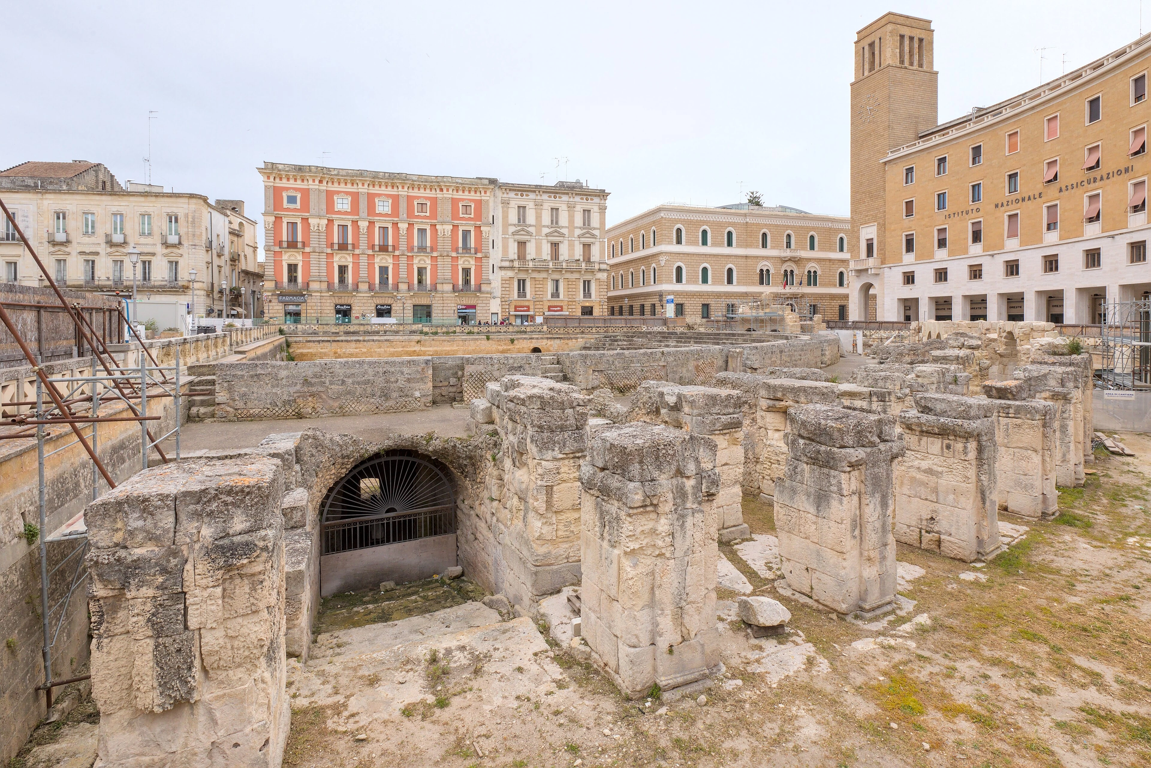 Resti dell'anfiteatro romano di Lecce, in piazza Sant'Oronzo.