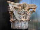 Esempio di capitello corinzio in marmo di epoca romana (non i reperti sequestrati nella villa di Fiumicino).
