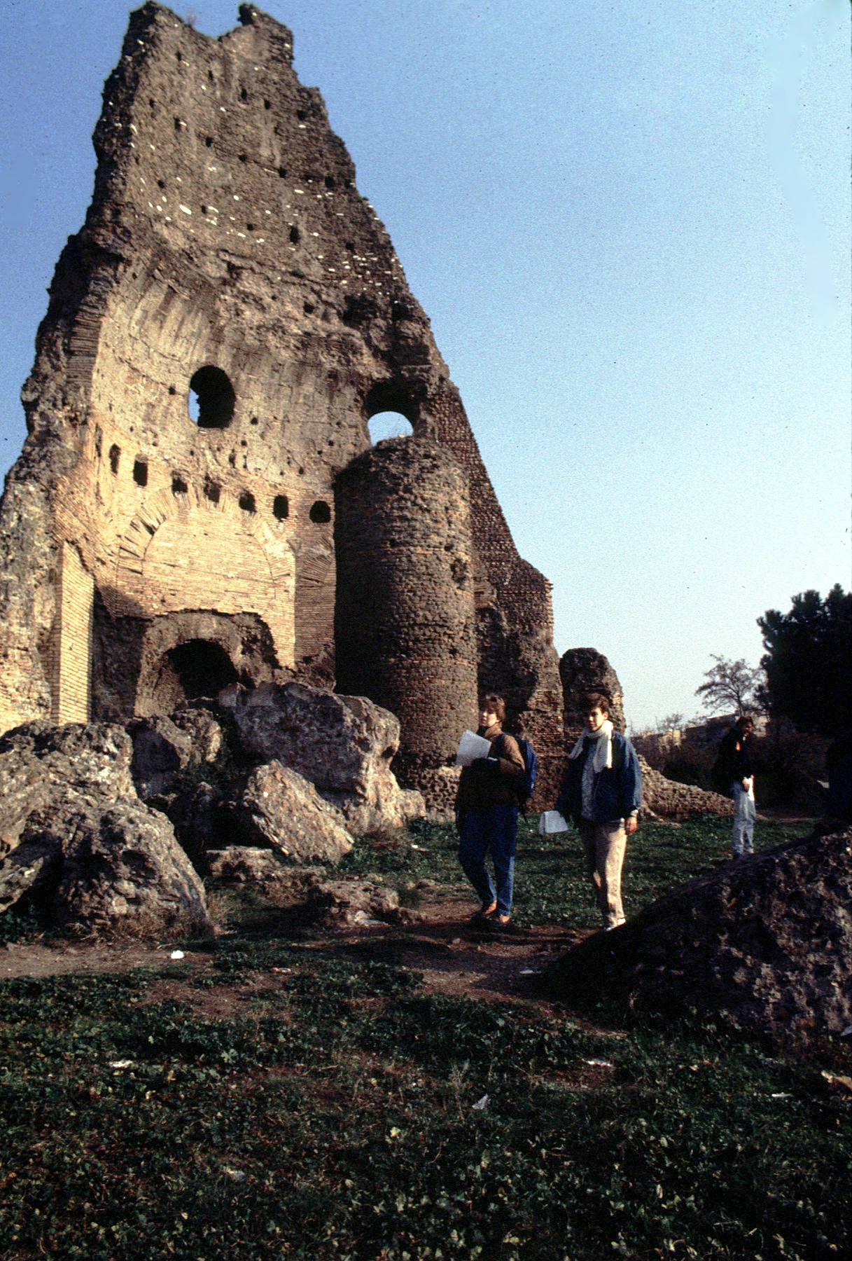 Il Torrione, resto del mausoleo della Villa dei Gordiani, a Roma.