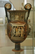 Esempio di cratere apulo a figure rosse a volute (non i reperti sequestrati a Sorrento e nel Casertano).