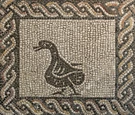 Esempio di mosaico pavimentale romano raffigurante un'anatra (non il reperto di piazza Marconi a Cremona).