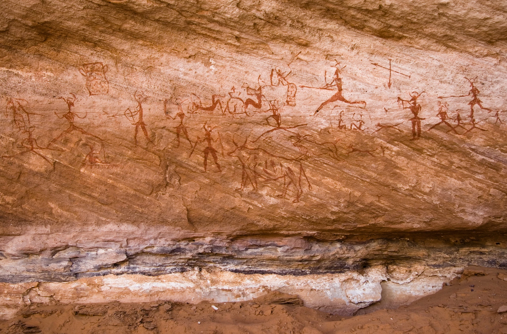Pitture rupestri neolitiche nella regione del Tadrart Acacus, in Libia, non lontano dal sito di Takarkori (non le mummie descritte …