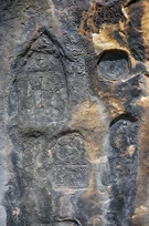 Nicchie votive scolpite nella roccia della baia di Grama, in Albania, con dediche lasciate dai marinai antichi.