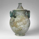 Esempio di urna cineraria romana in vetro (non i reperti della necropoli di Martinengo), conservata al Metropolitan Museum of Art di New …