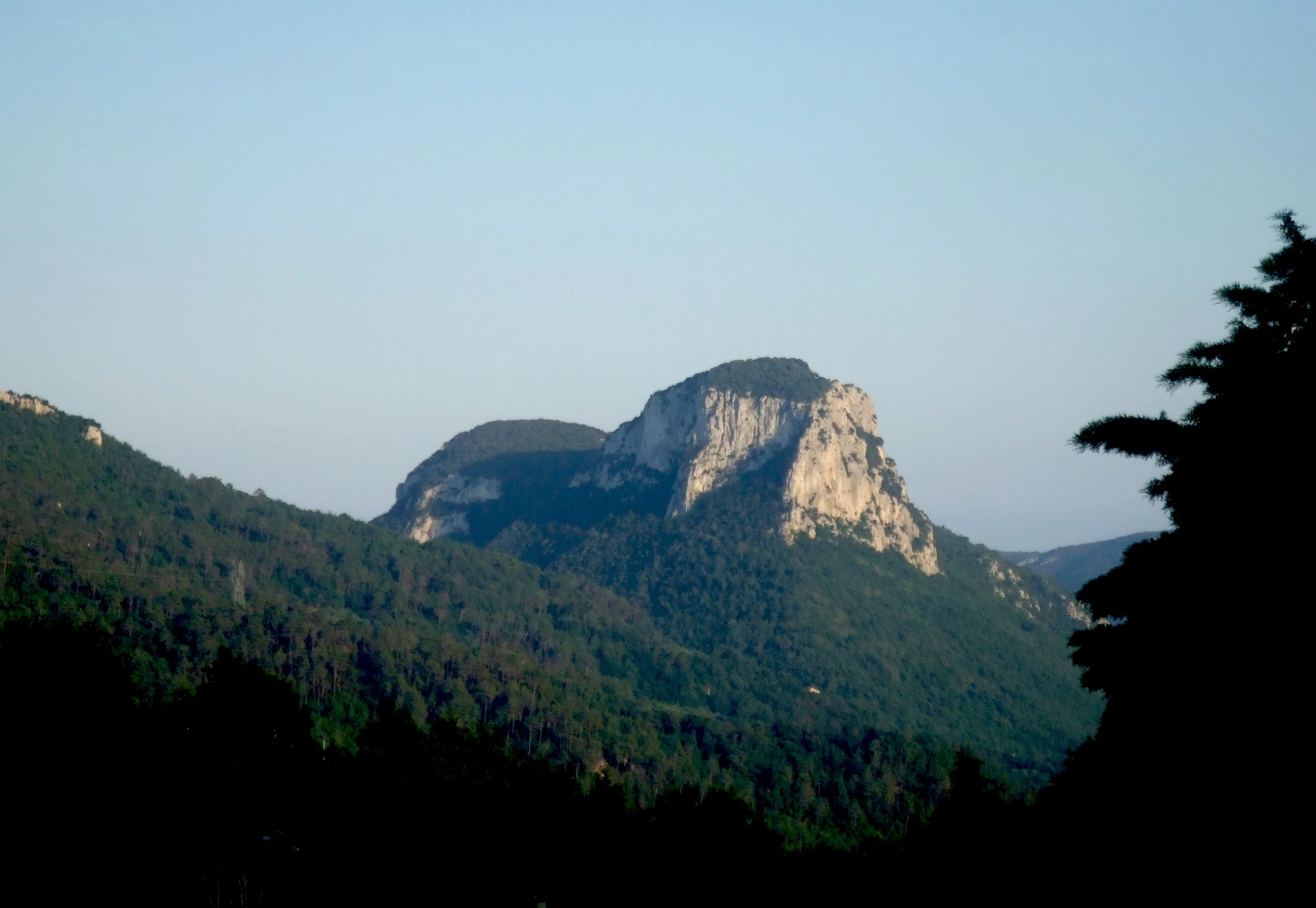 La Rocca di Perti, nei pressi di Finale Ligure, in Liguria.