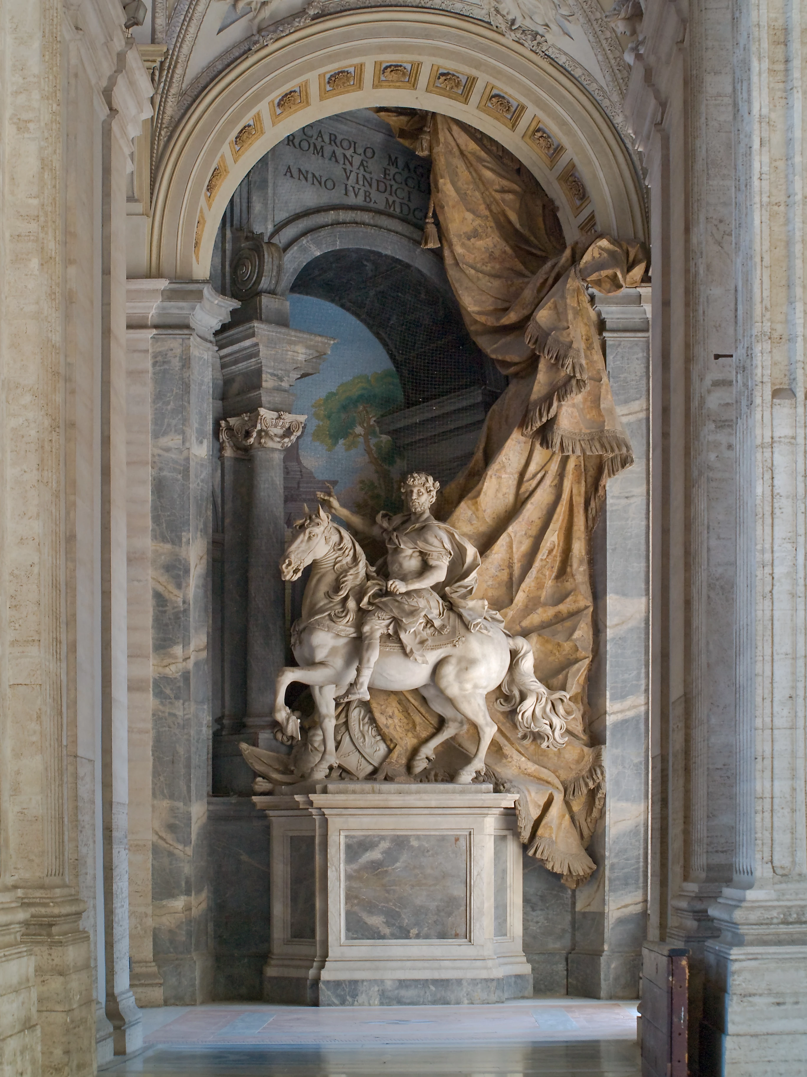 Statua equestre di Carlo Magno, scolpita da Agostino Cornacchini, nella Basilica di San Pietro in Vaticano.