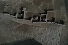 Durante i lavori di ampliamento del Pastificio Garofalo, a Gragnano, è tornata alla luce una necropoli arcaica della prima metà del VI secolo a.C. con circa 70 sepolture monumentali. Le casse in tufo hanno conservato corredi intatti (perfino tessuti, legni e ceste) insieme a scarabei egizi, ambre e argenti etruschi.
